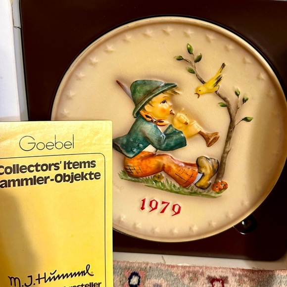 1979 Vintage M.J. Hummel Annual Collectors Plate “Singing Lesson” - Picture 4 of 6